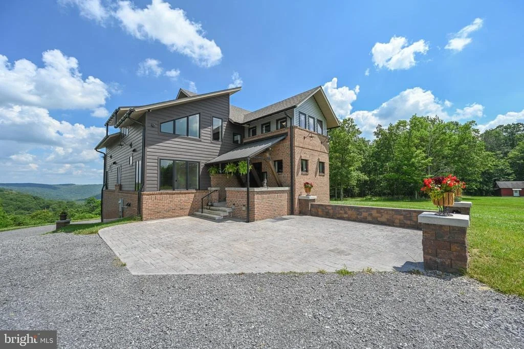 Photo of 415 NAZELROD ROAD
