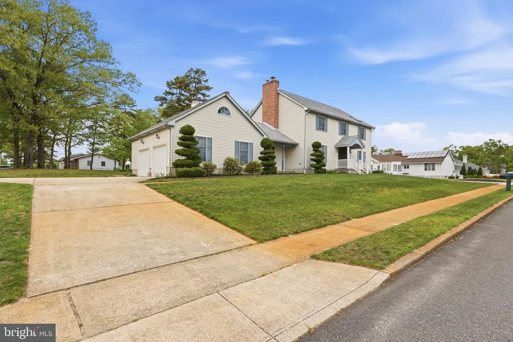 Photo of 1 MOSS VIEW LANE