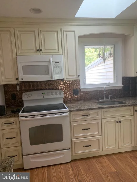 Photo of 1006 CRESTOVER ROAD
