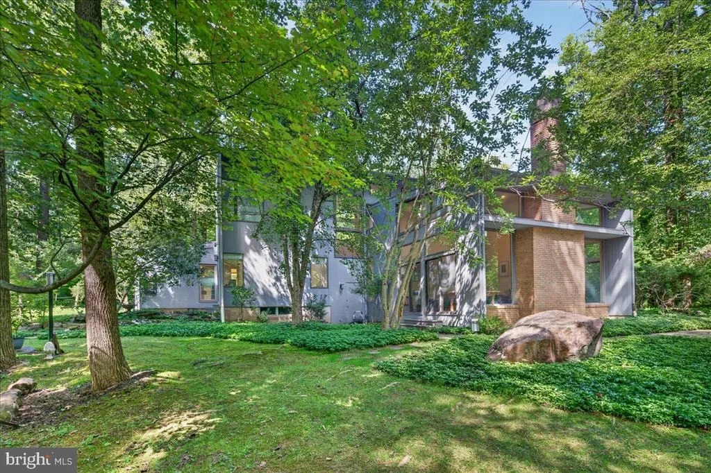 Photo of 24 WHITE OAK DRIVE