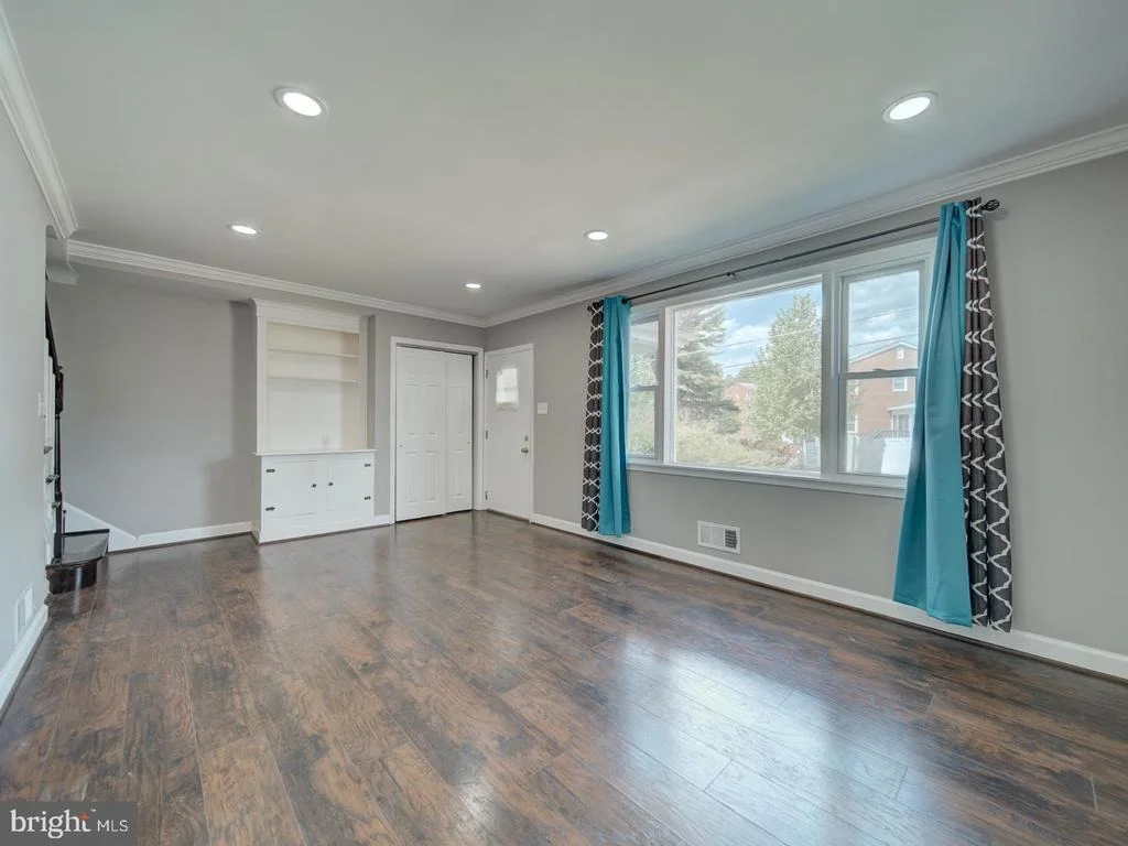 Photo of 2407 SAINT CLAIR DRIVE