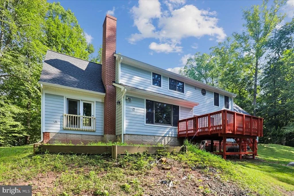 Photo of 8253 HONEYSUCKLE ROAD