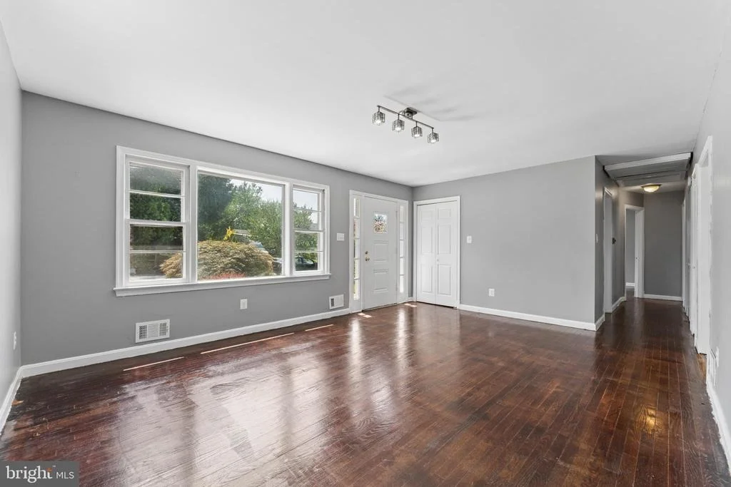 Photo of 8816 SAUNDERS LANE