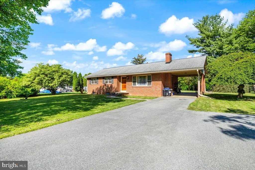Photo of 8002 SUNNYBROOK COURT