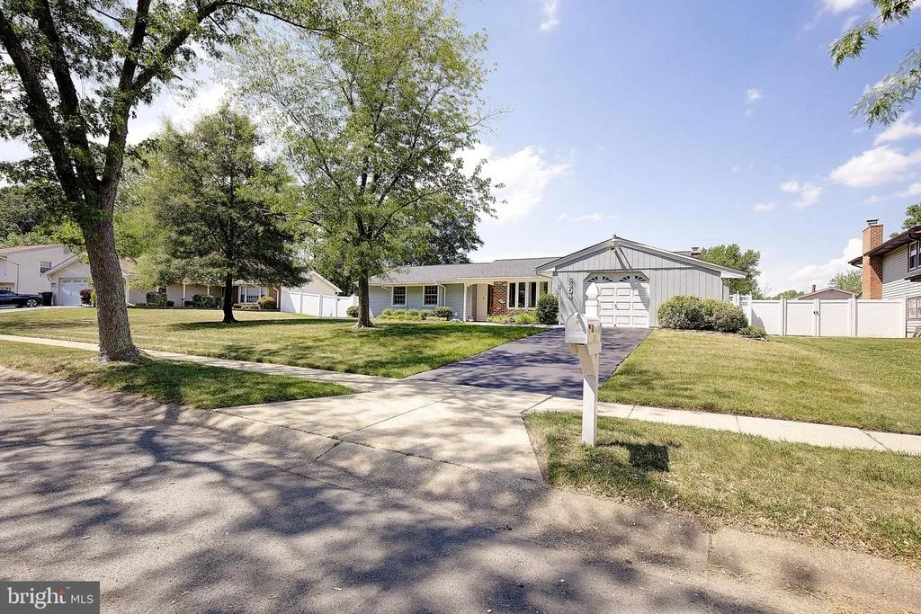 Photo of 5304 DORIS DRIVE