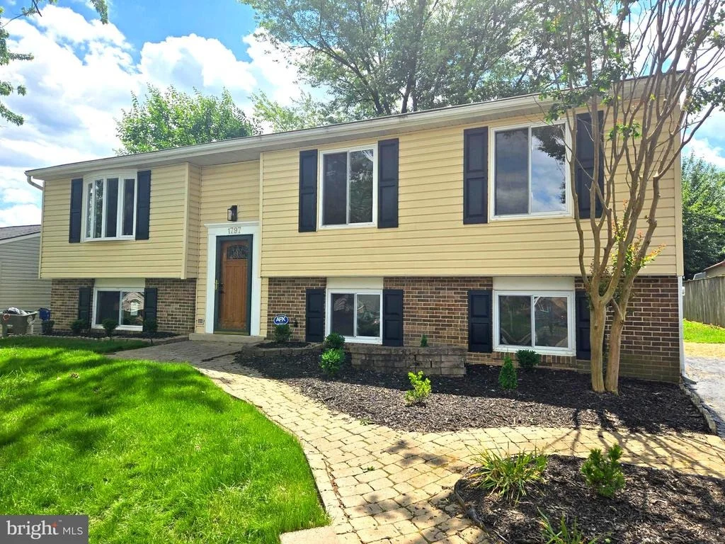 Photo of 1797 VALLEYSIDE DRIVE