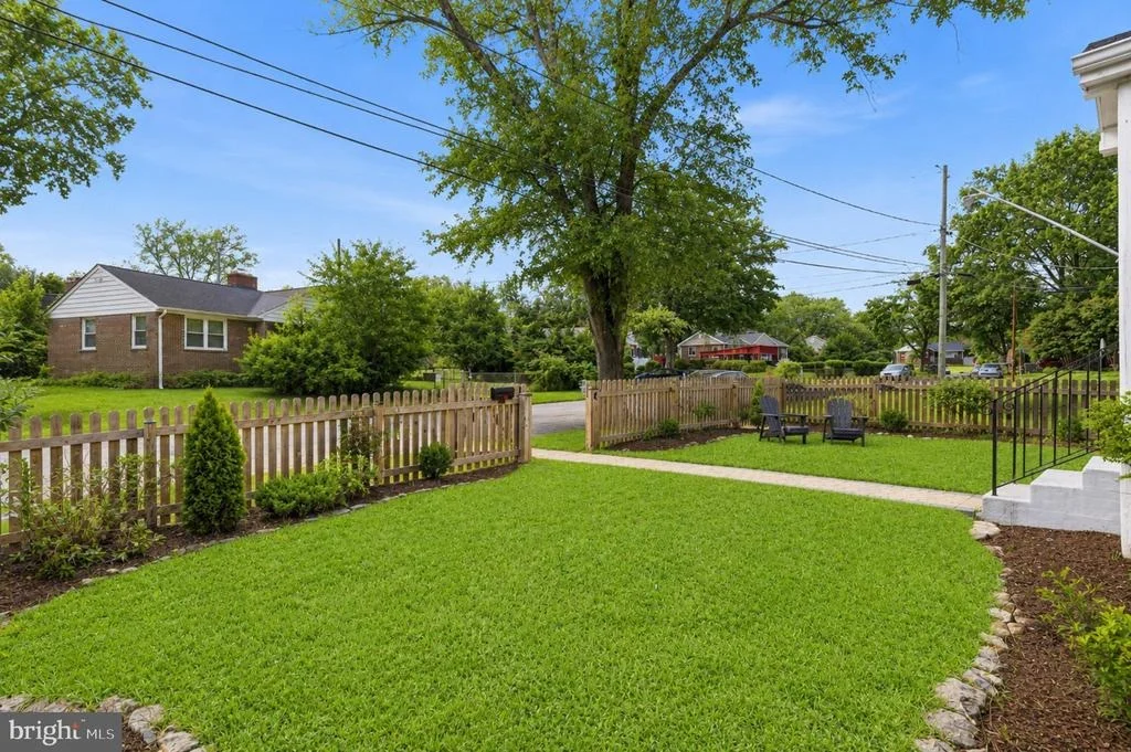 Photo of 10419 GRANDIN ROAD
