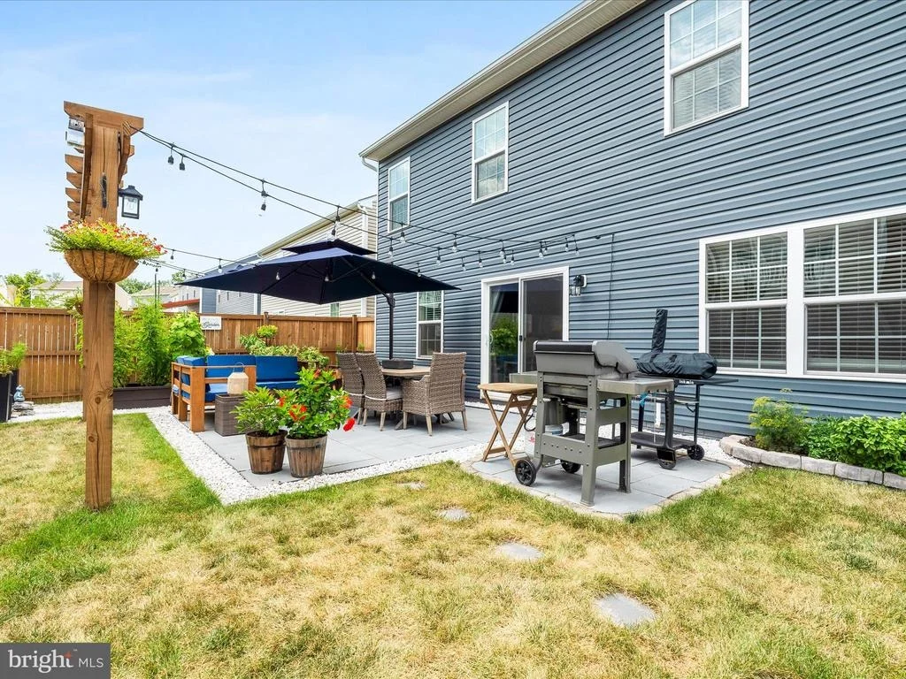 Photo of 2051 POMONA WAY