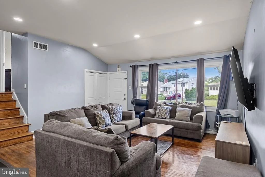 Photo of 200 HENDRICKSON