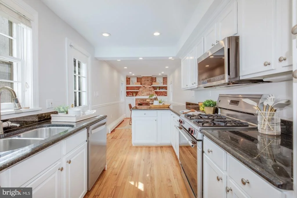 Photo of 23 5TH STREET SE