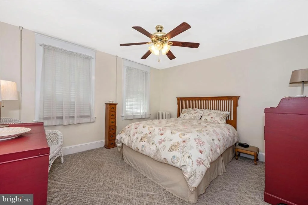 Photo of 323 W 7TH STREET