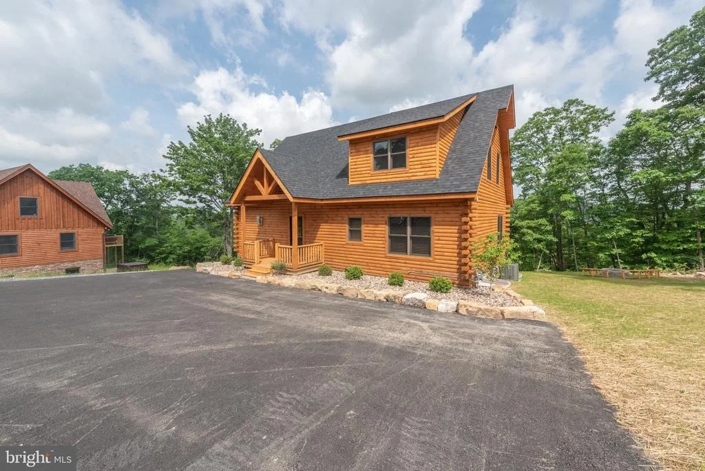 Photo of 828 N CAMP RD