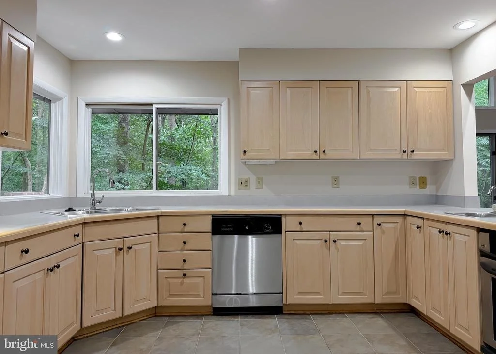 Photo of 8425 MAUSEN LANE
