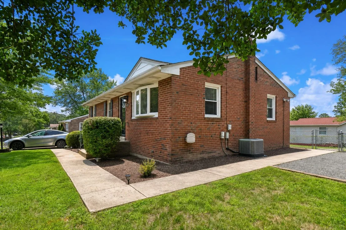 Photo of 8901 TOWNSEND LANE