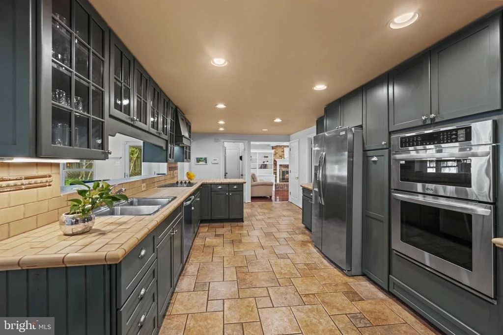 Photo of 6 STARLIGHT COURT