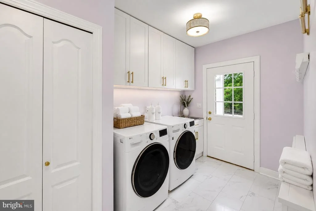 Photo of 575 LAUREL ROAD
