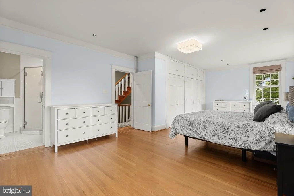 Photo of 210 NORTHFIELD PLACE