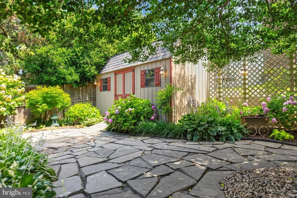 Photo of 9701 LAWNDALE DRIVE