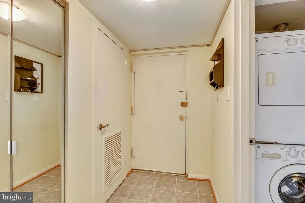 Photo of Unit 2A at 1427 NORTHGATE SQUARE