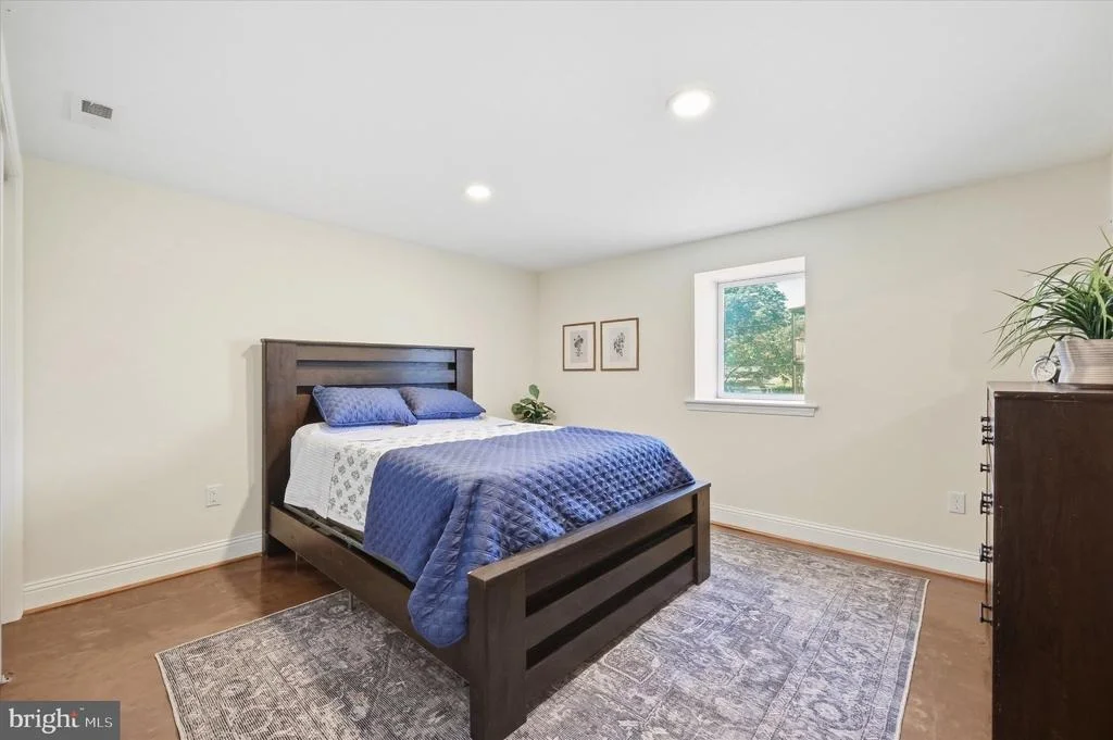 Photo of 403 W WILSON BOULEVARD