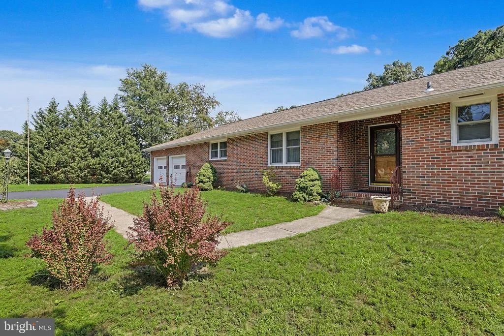 Photo of 2048 BUSTLETON ROAD
