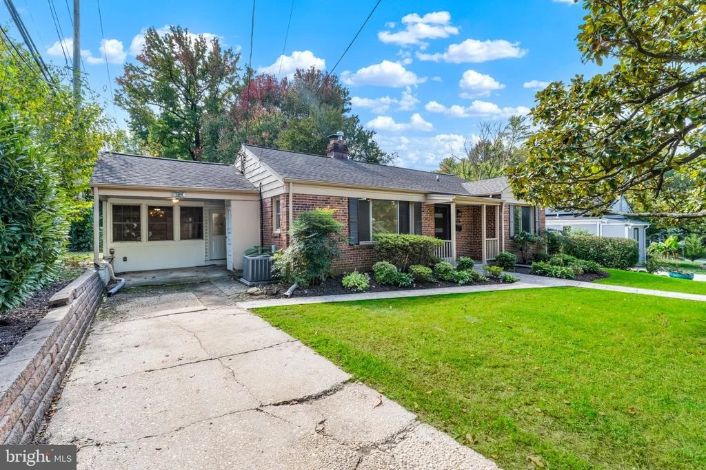 Photo of 6015 FOREST ROAD