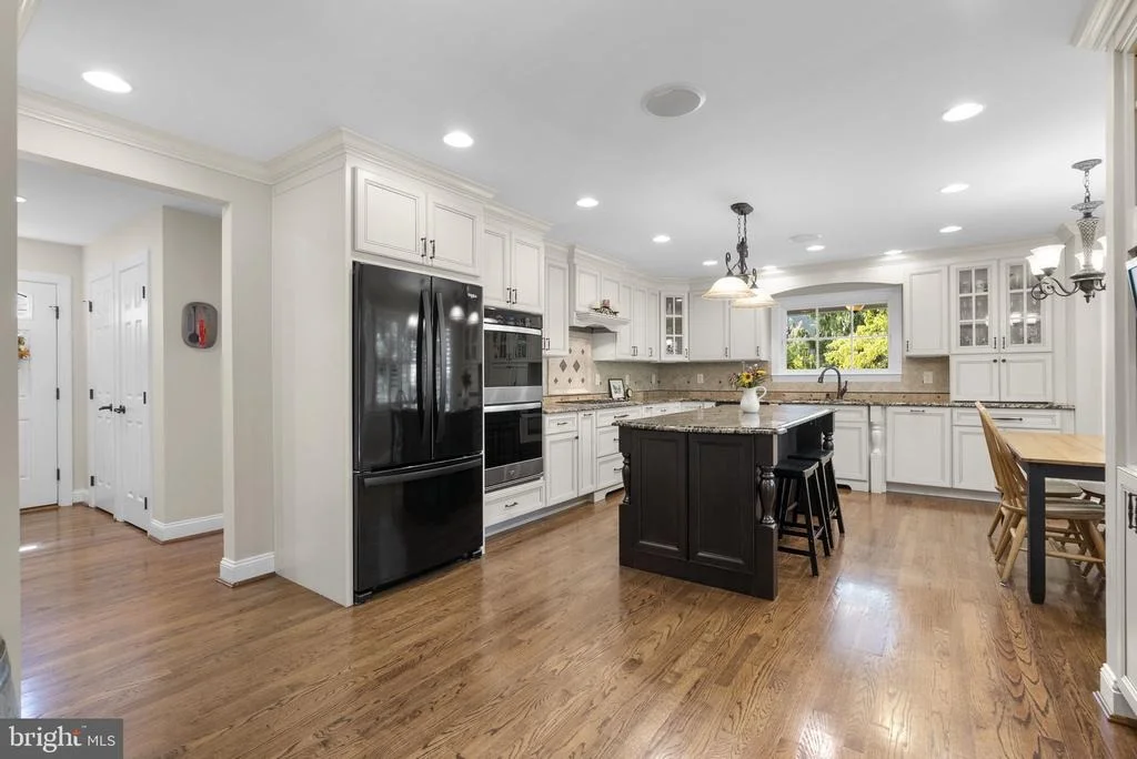 Photo of 710 WOODSIDE PARKWAY