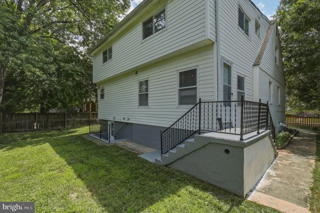 Photo of 1511 CREST ROAD