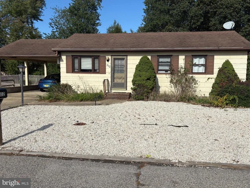 Photo of 812 JANE DRIVE