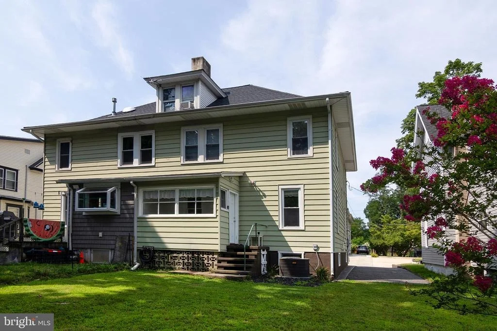 Photo of 131 OAKCREST AVENUE