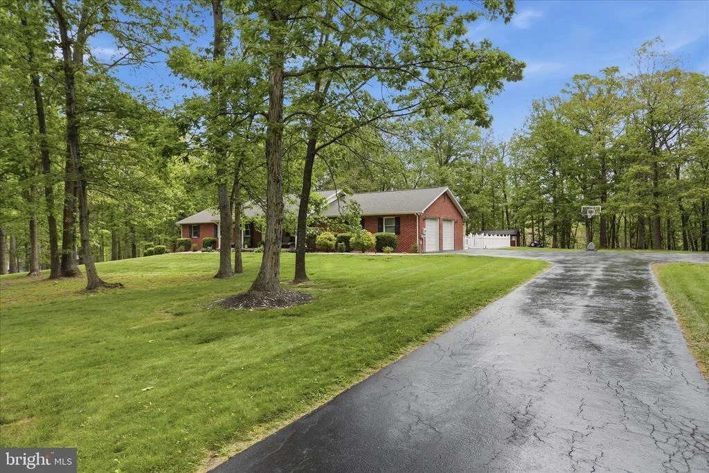 Photo of 435 SUMMIT DRIVE