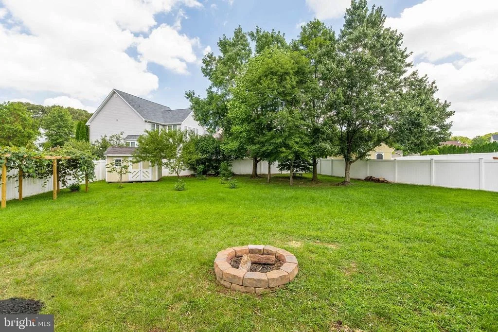 Photo of 457 UNIVERSITY DRIVE