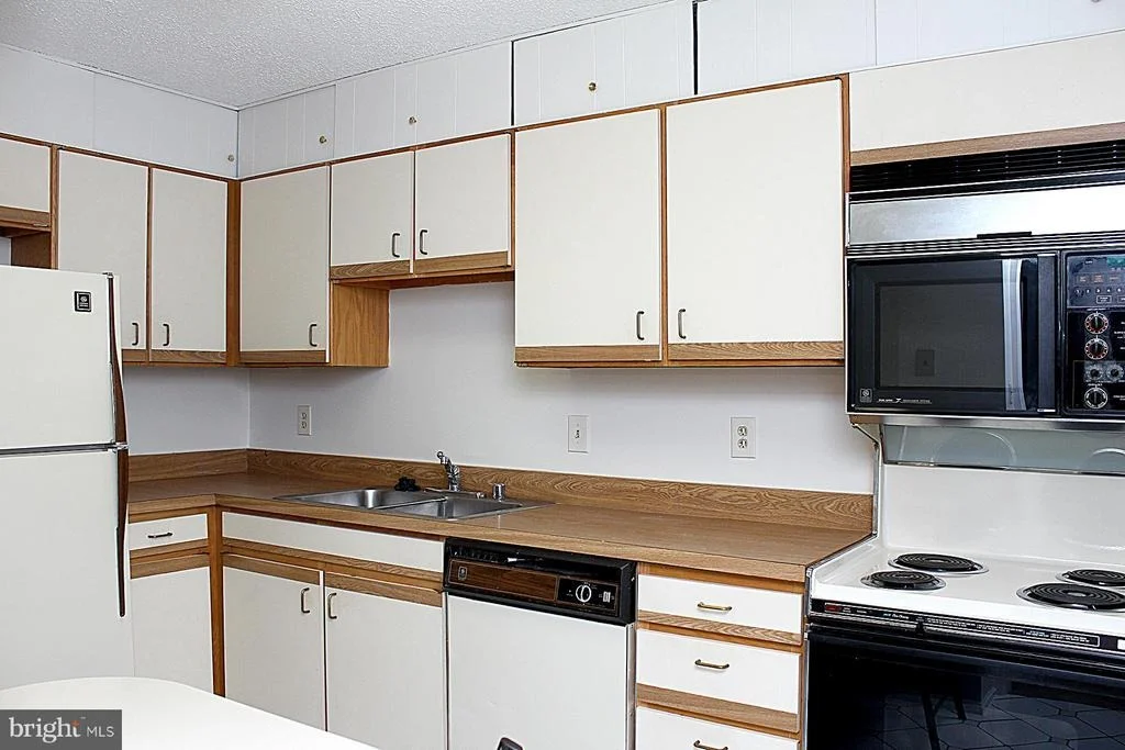 Photo of Unit 308 at 15101 INTERLACHEN DRIVE