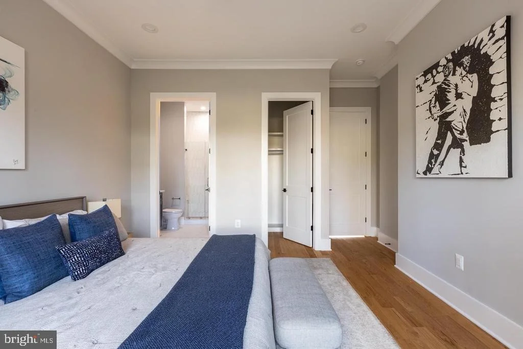 Photo of 6884 CHURCHILL ROAD