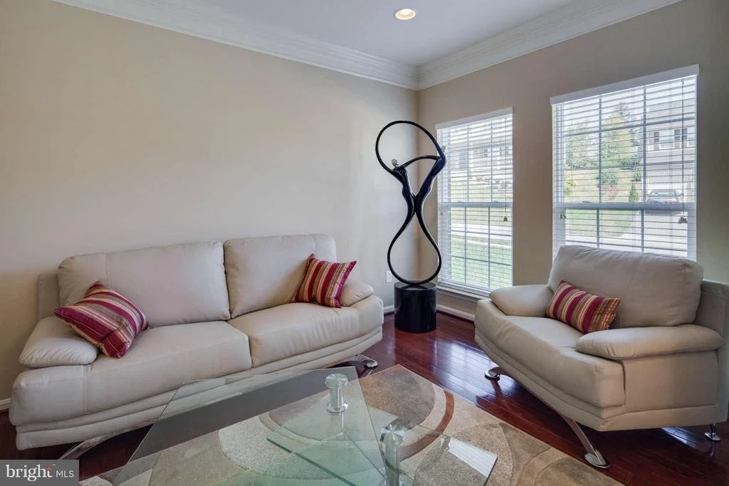 Photo of 5926 FAIRLEE ROAD