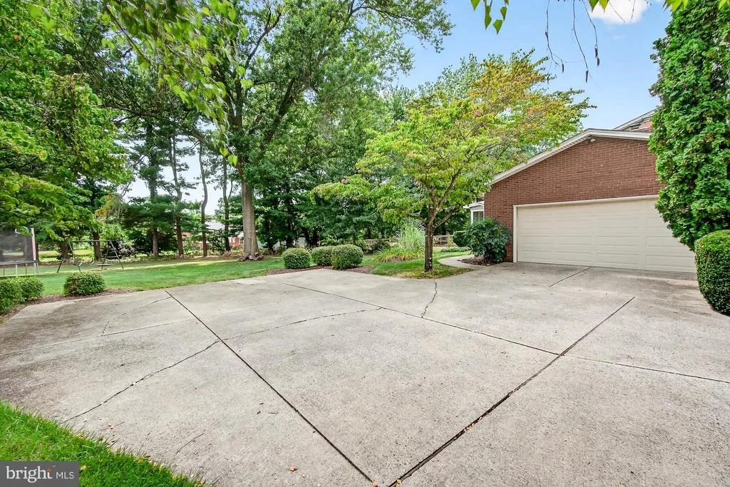 Photo of 8000 GLENDALE COURT