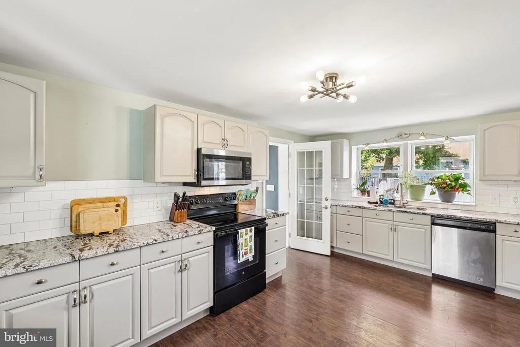 Photo of 335 BEACH AVENUE