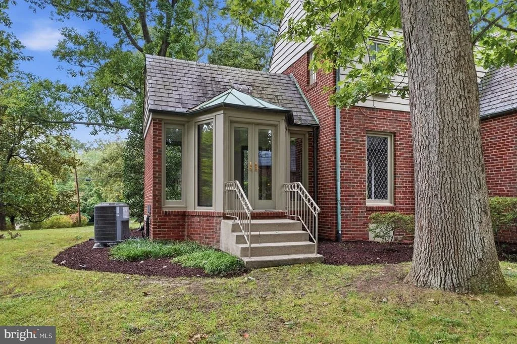 Photo of 10601 SWEETBRIAR PARKWAY