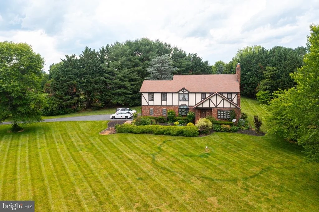 Photo of 2300 KINGS ARMS DRIVE