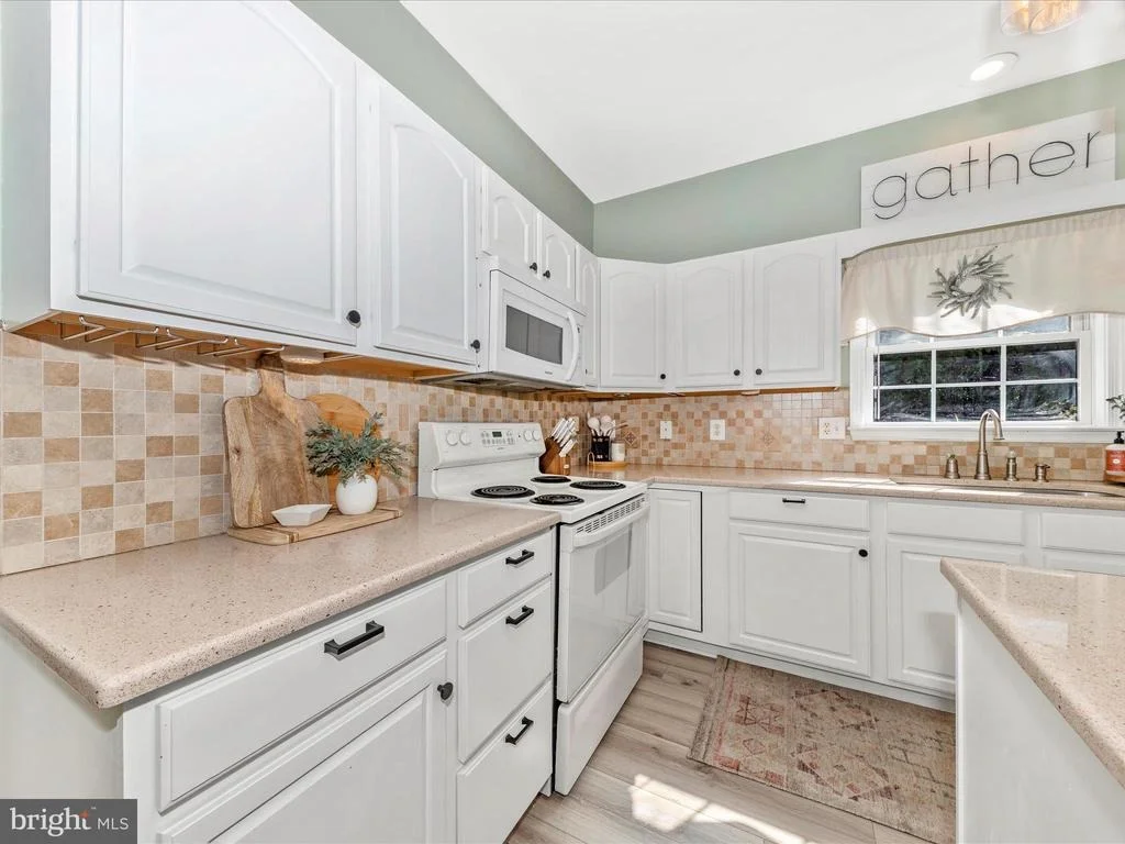 Photo of 84 GORDON DRIVE