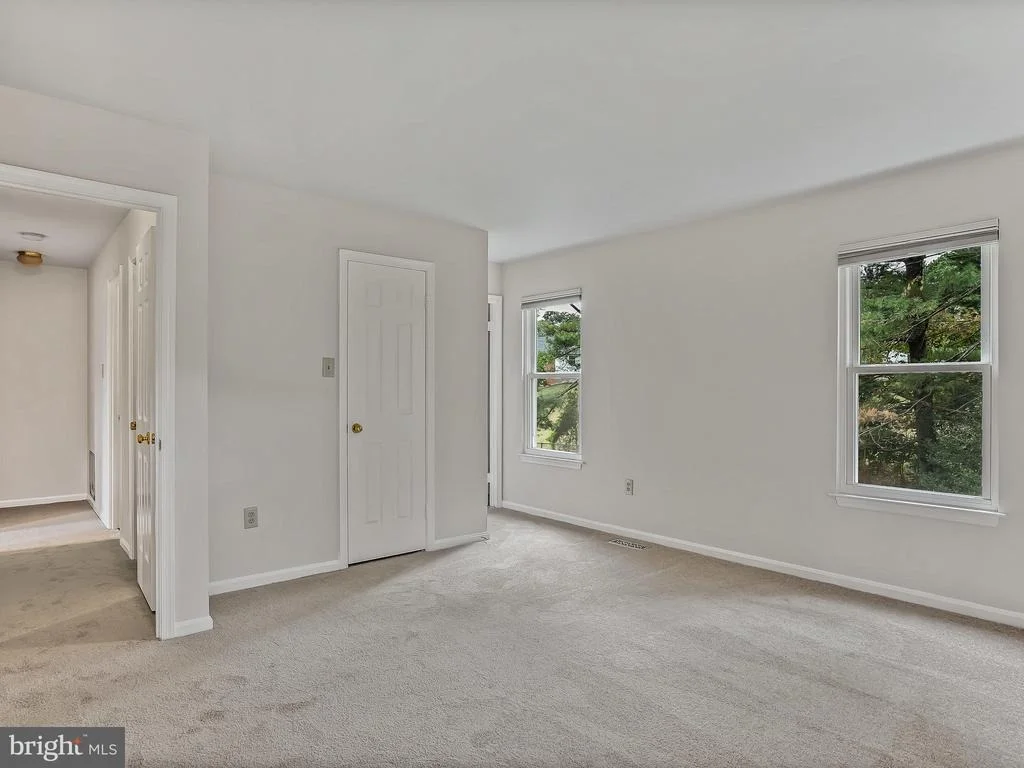 Photo of 18712 ROLLING ACRES WAY