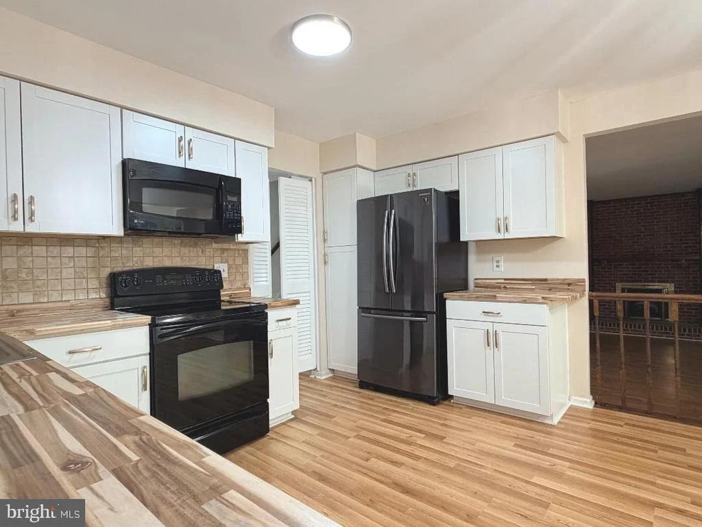 Photo of 7594 WOODSTOWN DRIVE