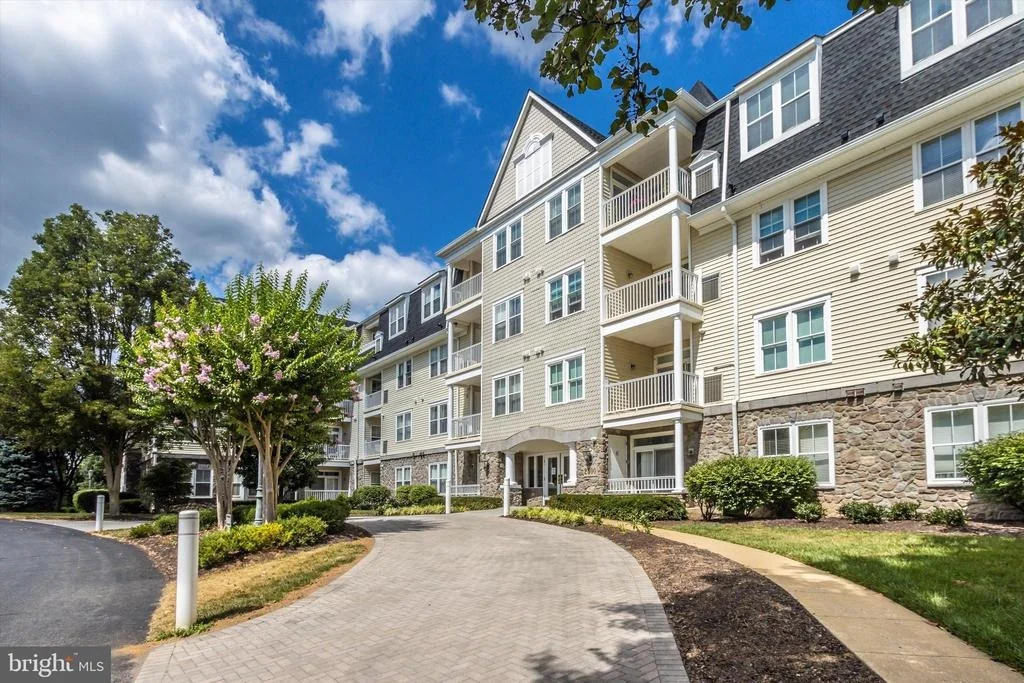 Photo of Unit 415 at 2500 WATERSIDE DRIVE