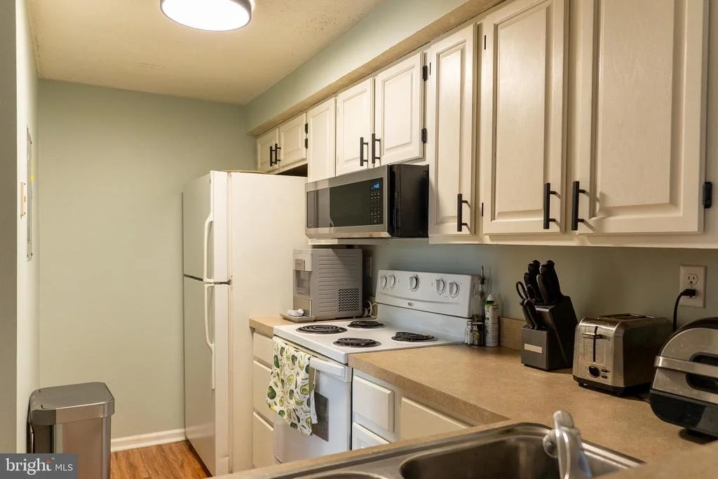 Photo of Unit E at 800 STRATFORD WAY