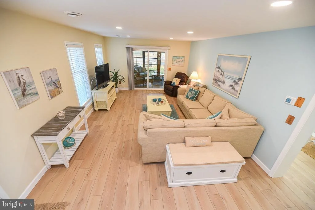 Photo of 956 LAKE VIEW DRIVE