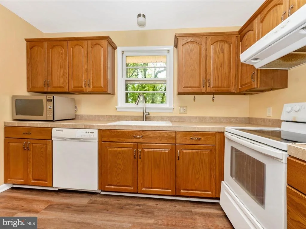 Photo of 2833 RODERICK ROAD