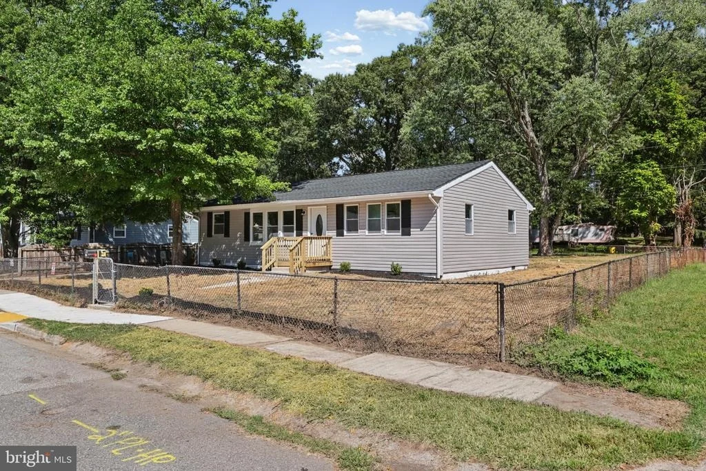 Photo of 15 PENNY LANE