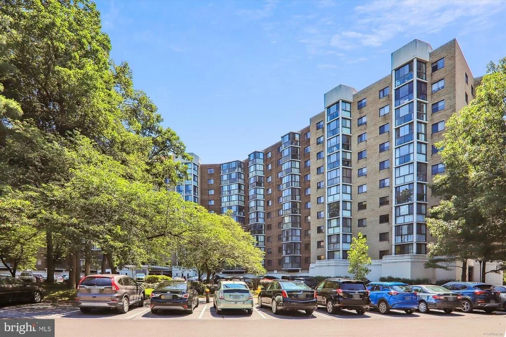 Photo of Unit 2220 at 15107 INTERLACHEN DRIVE