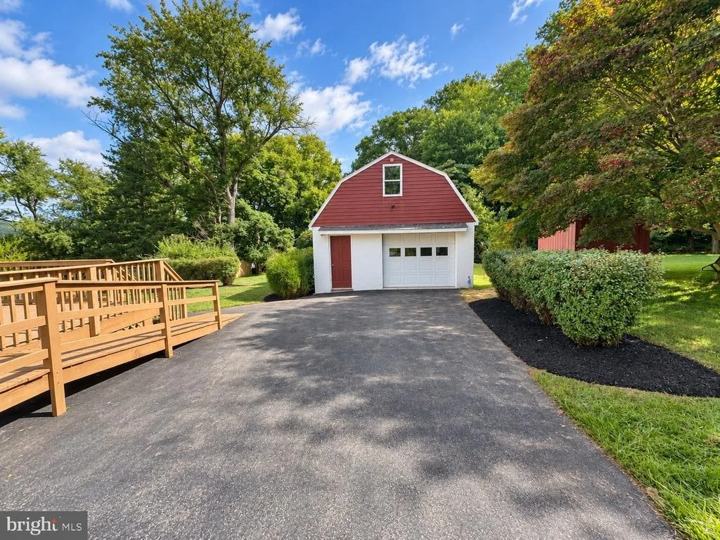Photo of 8921 YELLOW SPRINGS ROAD