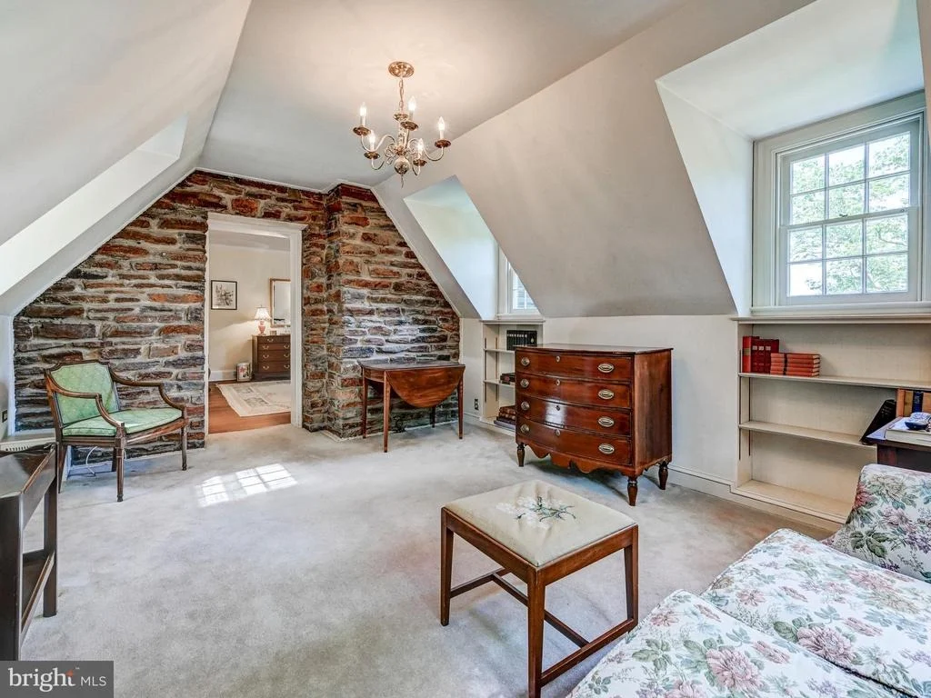 Photo of 1860 CIRCLE ROAD